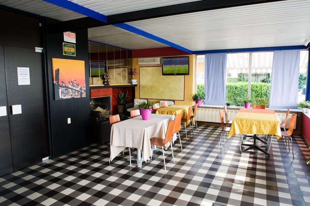 Hotel Maria Luisago Kültér fotó